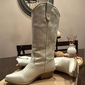 Boots white leather